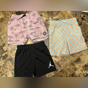 Bundles of 3 shorts 4 years Volcom, Jordan air and George